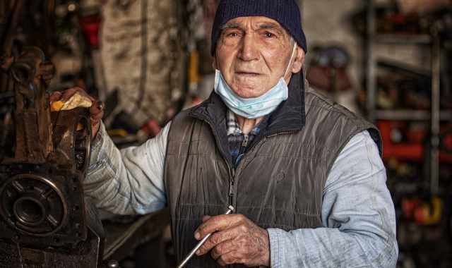 Donato, l'82enne conosciuto da tutta Carbonara: «Maestro nel riparare le motozappe»